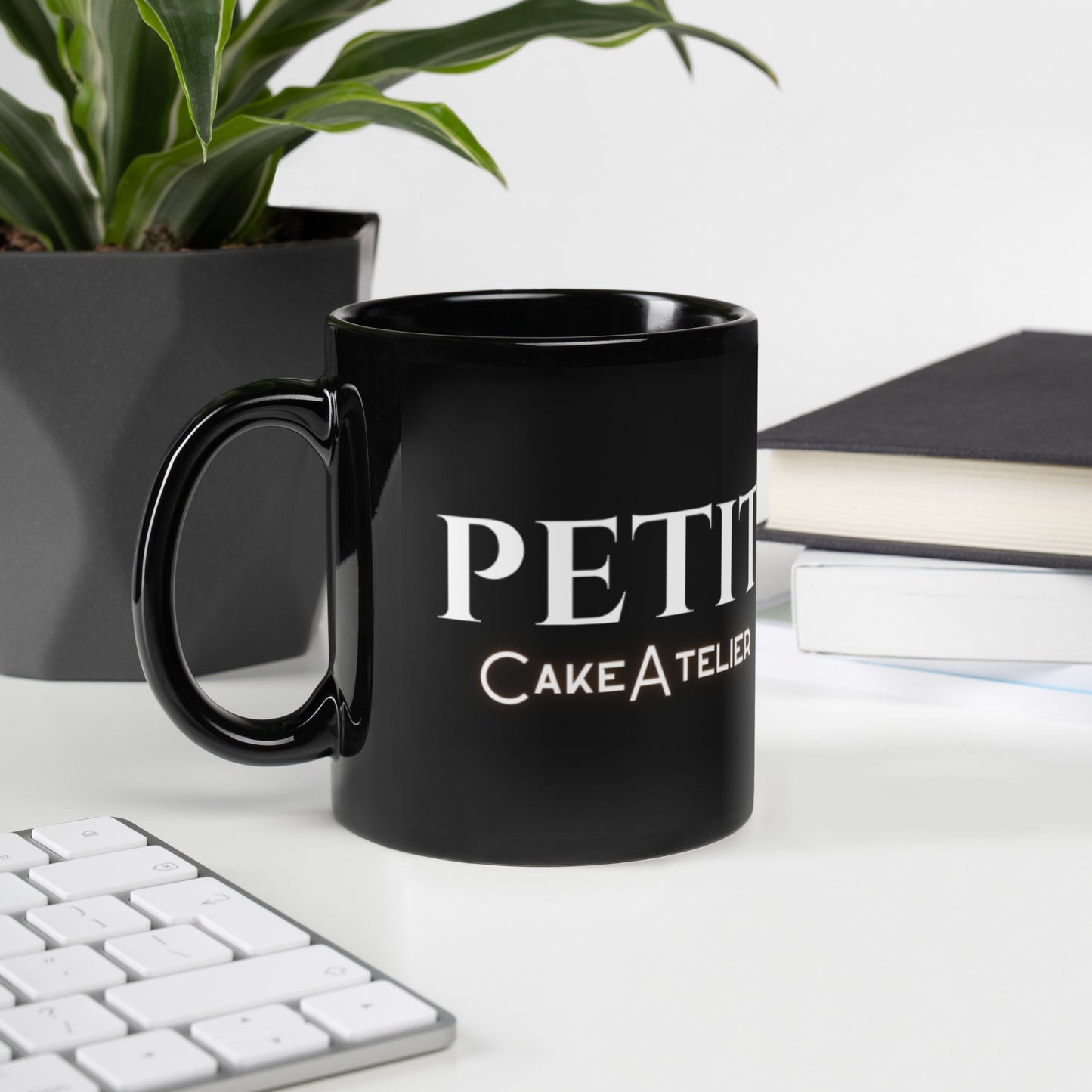 Taza negra brillante